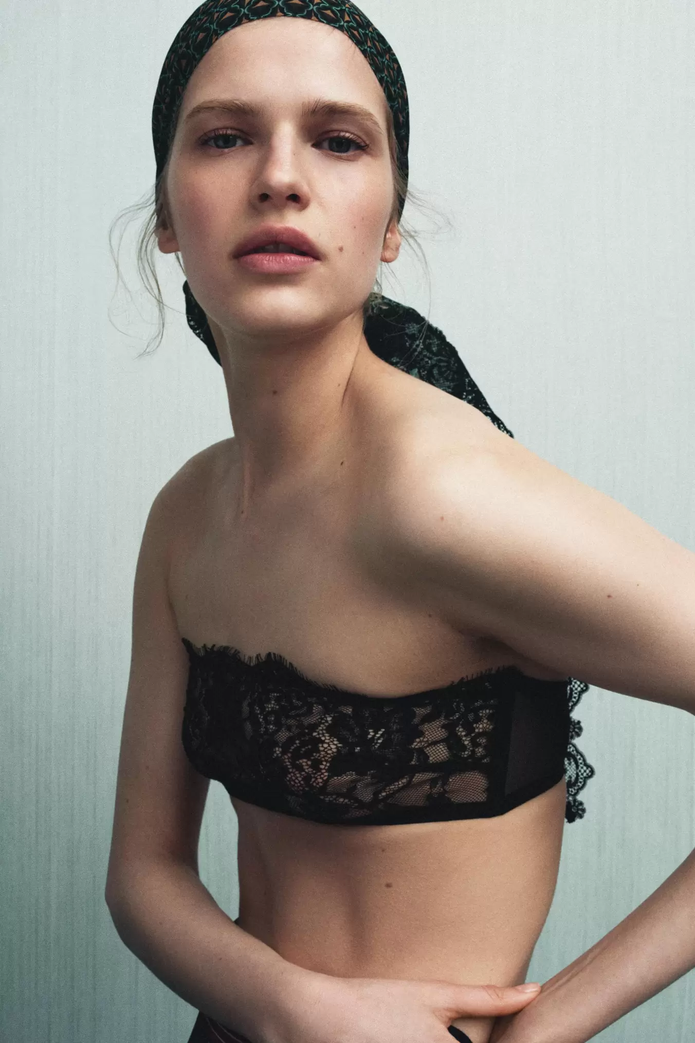 LACE BANDEAU BRALETTE