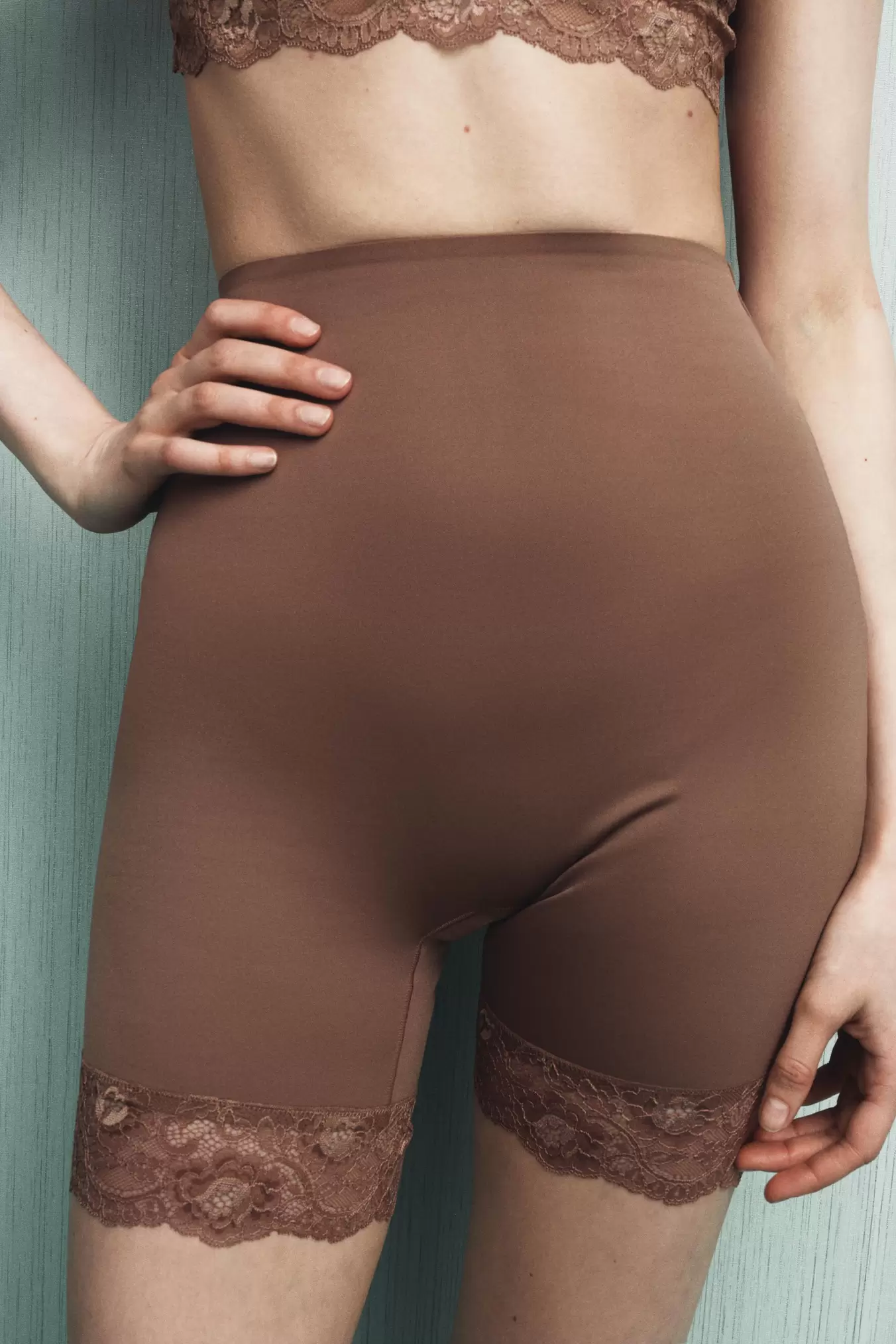 POLYAMIDE BLEND LACE SHORTS