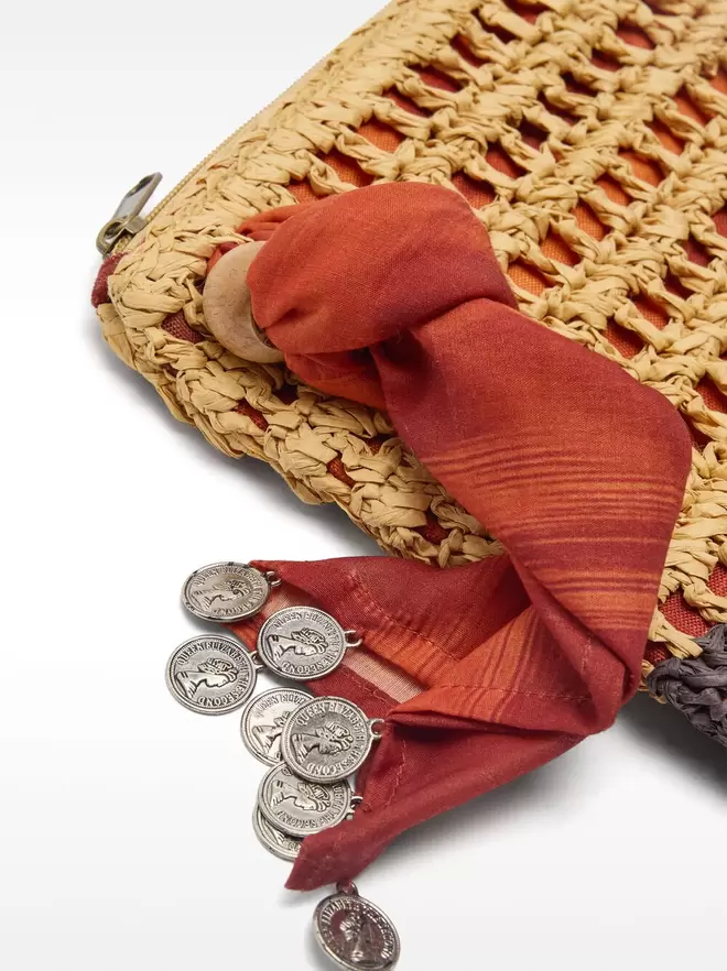 Handbag straw effect with pendant