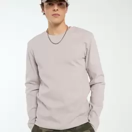 Long-sleeved shirt with round neck