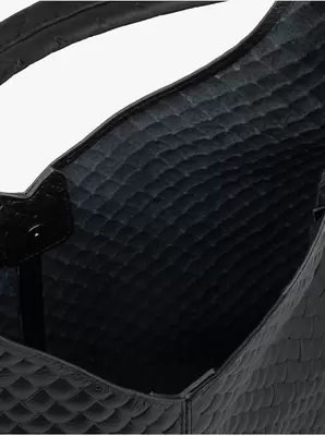 Czarna shopperka z efektownym tłoczeniem