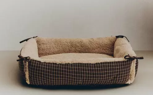 LEGOWISKO DLA ZWIERZĄT W KRATĘ