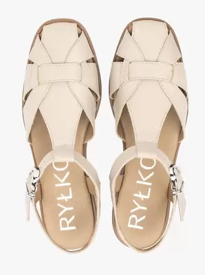 Beżowe zabudowane sandały