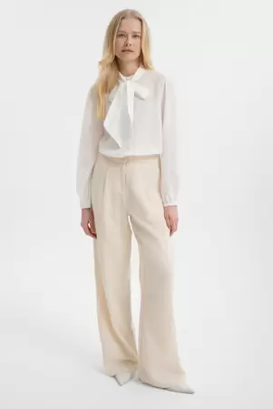 Bluzka z wiązaniem przy dekolcie