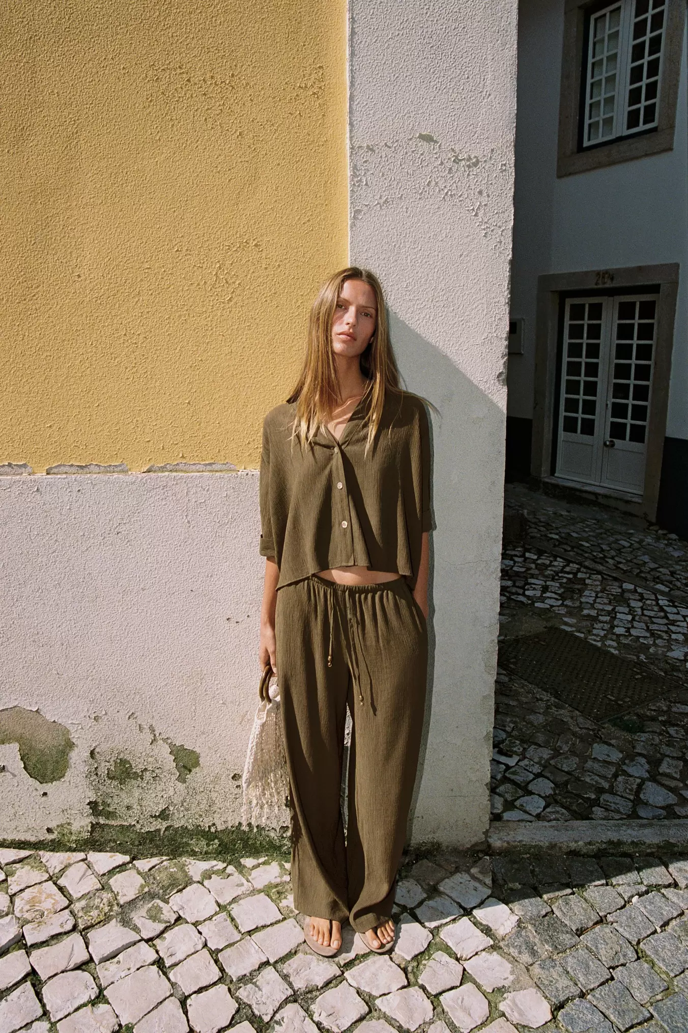 FLOWING STRAIGHT-LEG TROUSERS