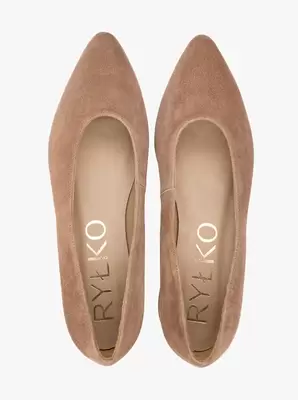 Jasnobrązowe czółenka na niskim słupku