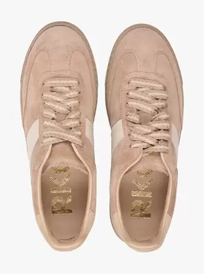 Piaskowe sneakersy z jasnym paskiem