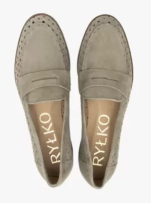 Oliwkowe mokasyny z perforacjami