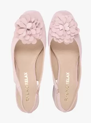 Jasnoróżowe czółenka bez pięty slingback z kwiatem