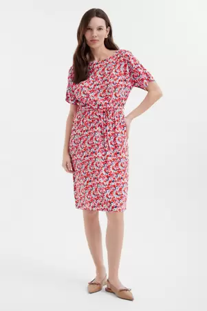 Komfortowa sukienka w drobne czerwone kwiaty