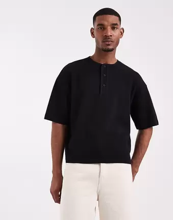 ASOS DESIGN – Czarny T-shirt oversize o pudełkowym kroju z dekoltem typu henley i waflową fakturą