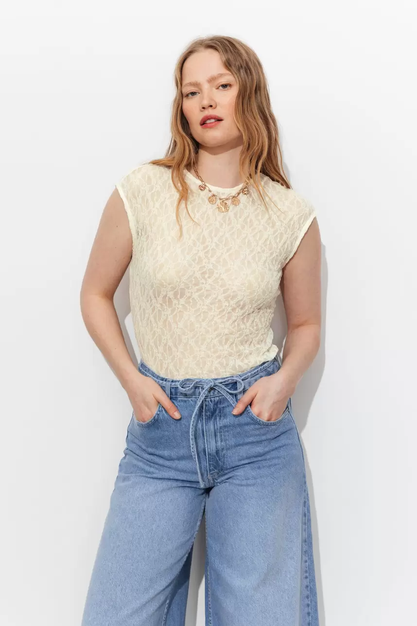 Damski T-shirt z koronki