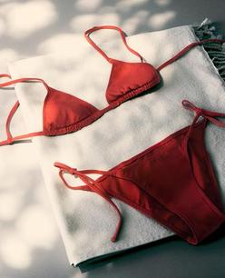 TRÓJKĄTNE BIKINI PLAŻOWE Z WIĄZANIEM