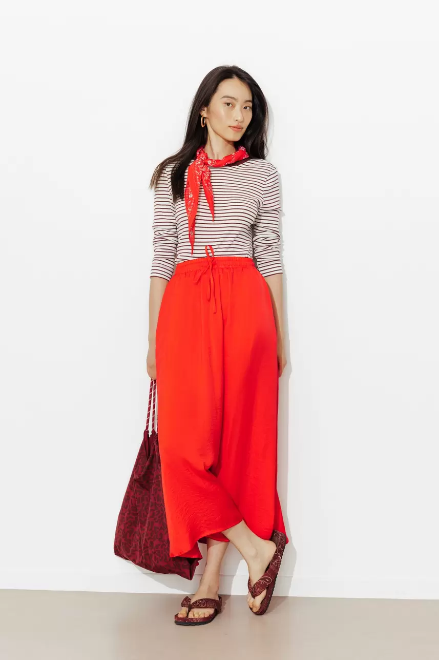 Długa jedwabista spódnica