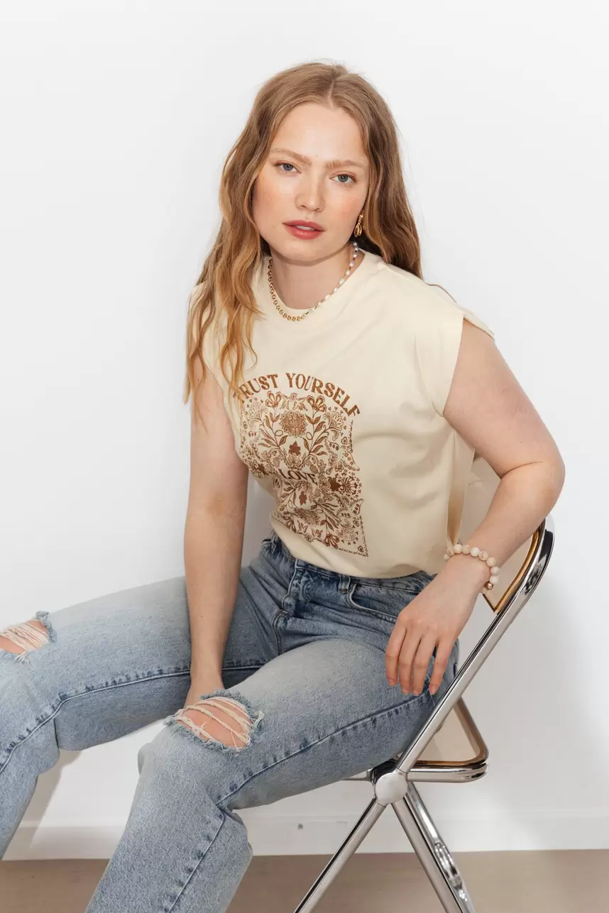 T-shirt z cekinami damski