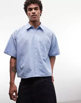 Reclaimed Vintage – Niebieska koszula o pudełkowym kroju z krótkimi rękawami w paski