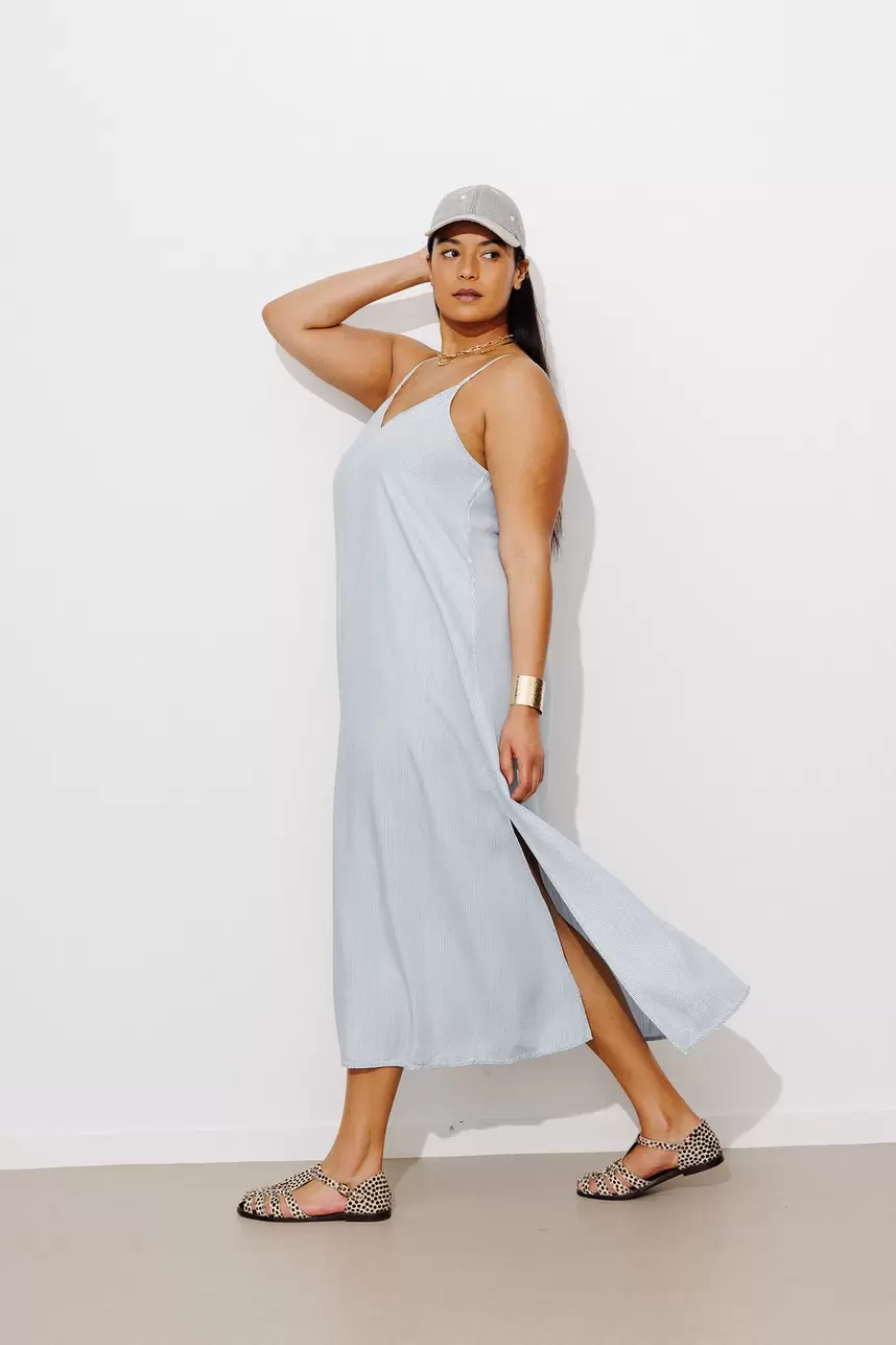 Długa sukienka w paski