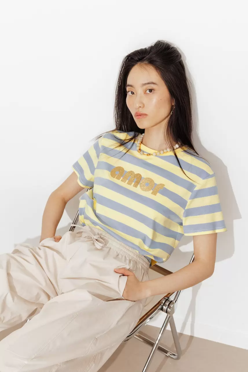 T-shirt w paski z napisem