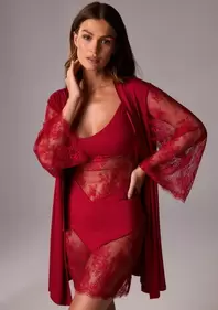 Peniuar z bambusowej dzianiny i francuskiej koronki - Merlot