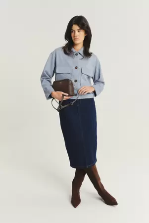 Krótka niebieska kurtka na guziki