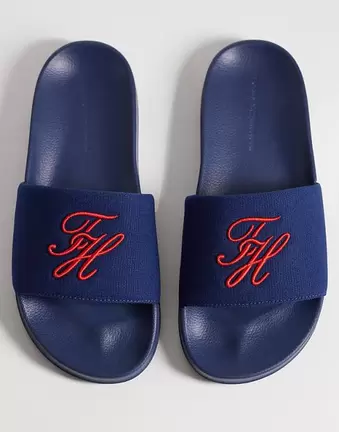 Tommy Hilfiger – Niebieskie klapki na basen z haftowanym wzorem