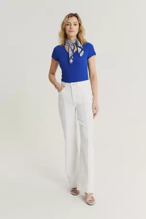 Kobaltowy top w stylu basic