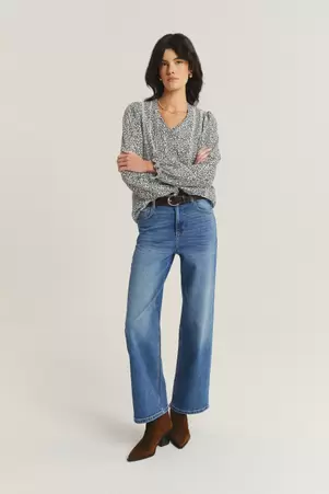 Kobieca bluzka z nadrukiem w drobne kwiaty