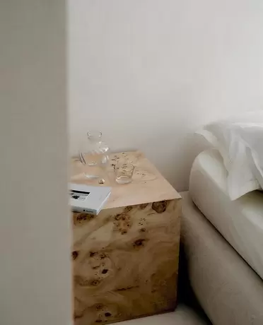 STOLIK SZEŚCIENNY, KOMPLET NOCNY I PODSTAWA MATERACA