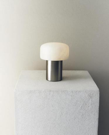 BEZPRZEWODOWA LAMPA STOŁOWA Z ALABASTREM I METALEM