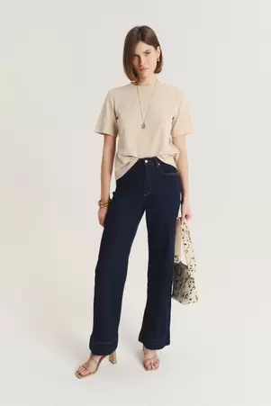 Beżowy t-shirt w stylu basic