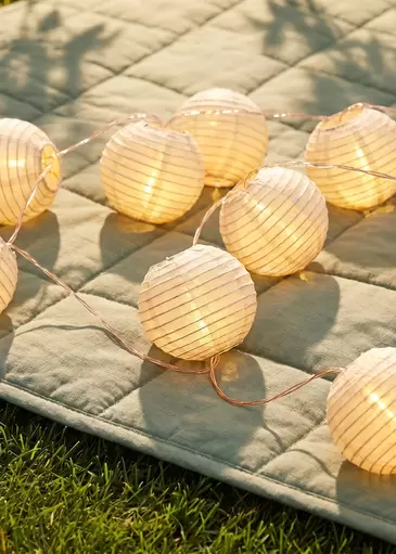 Lampki ogrodowe - Materiałowe kulki w paski