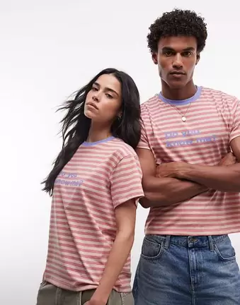 Reclaimed Vintage Unisex – T-shirt w czerwone paski, z napisem