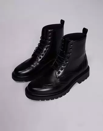 ASOS DESIGN – Sznurowane czarne buty brogsy