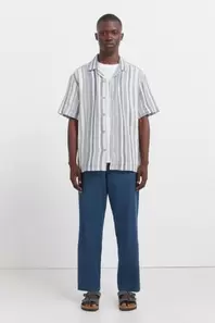 Pantalón chino relaxed fit