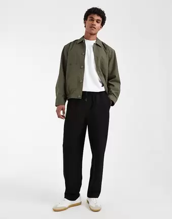 ASOS DESIGN – Czarne eleganckie joggersy z prostymi nogawkami z fakturowanego materiału