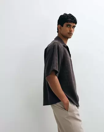 ASOS DESIGN – Brązowa, zakładana przez głowę, lejąca koszula oversize