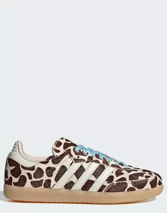 Adidas Originals Samba OG sneakers w wzór żyrafy z jasnoniebieskimi sznurowadłami