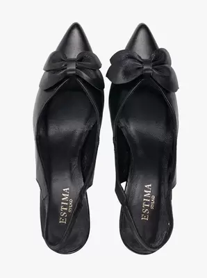 Czarne czółenka bez pięty slingback z kwiatem