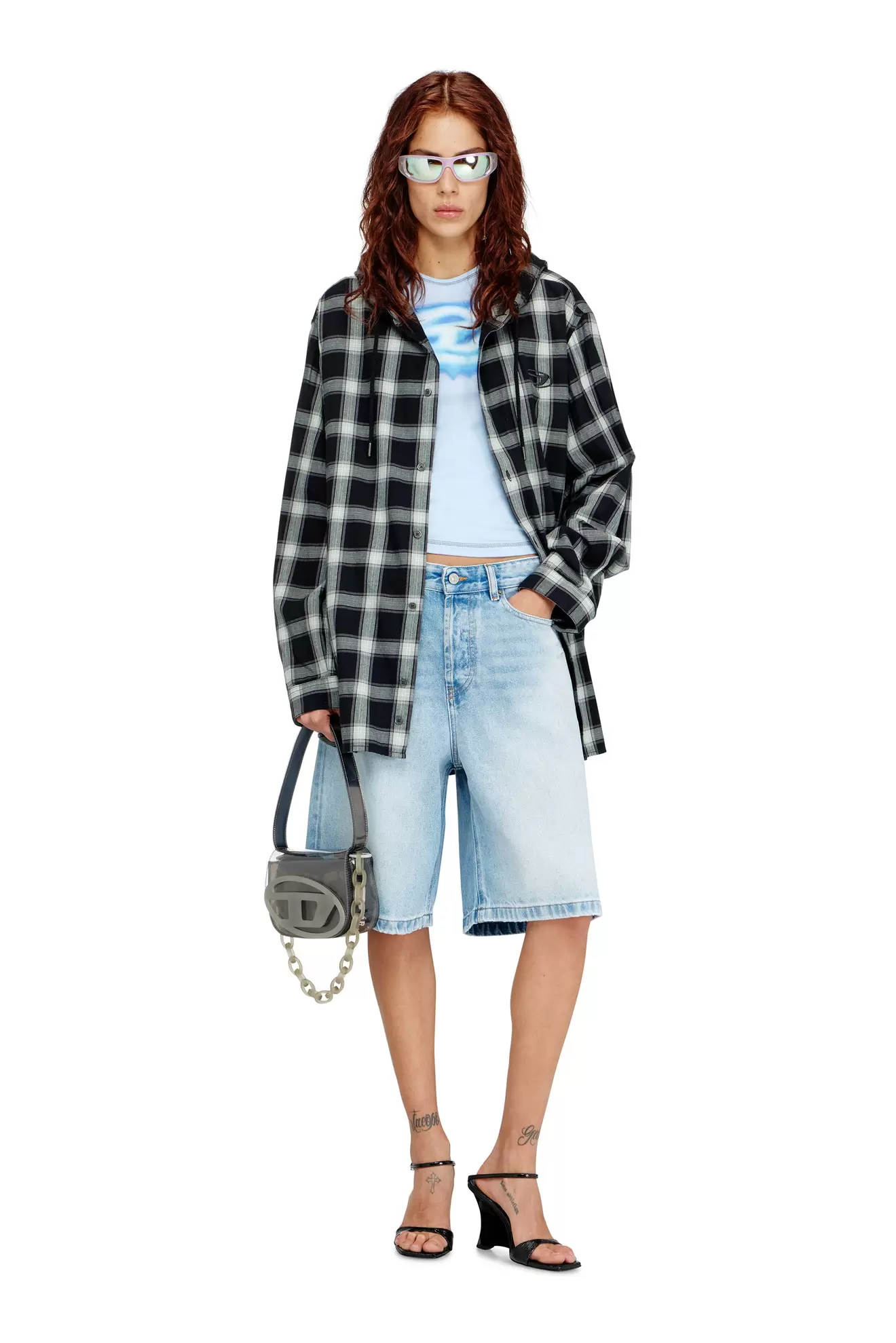 Shorts in denim distressed