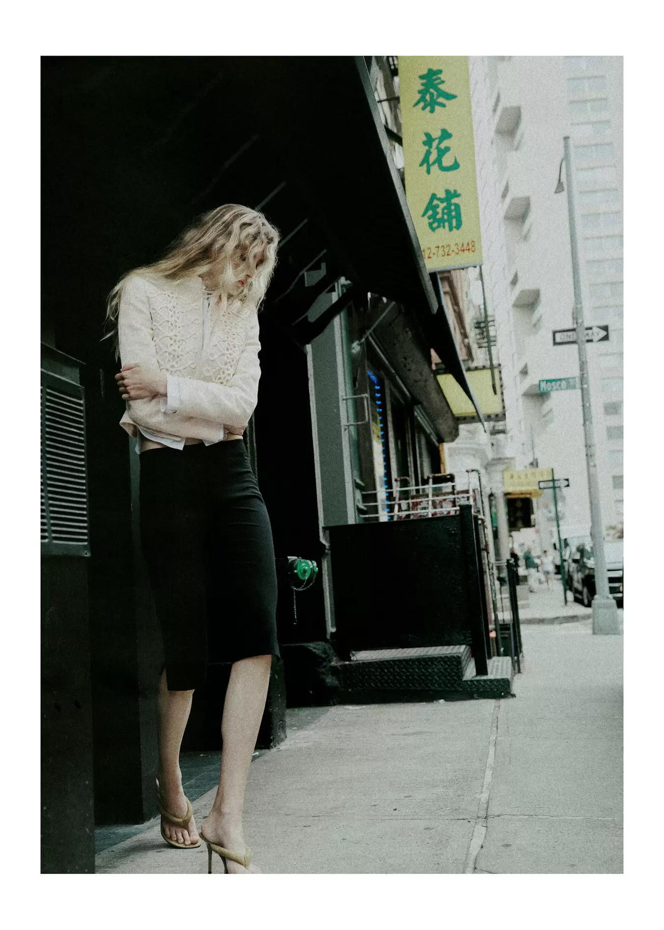 Slim-fit capri trousers