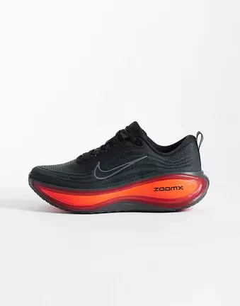 Nike Running Vomero Plus buty sportowe w kolorze czarnym i czerwonym