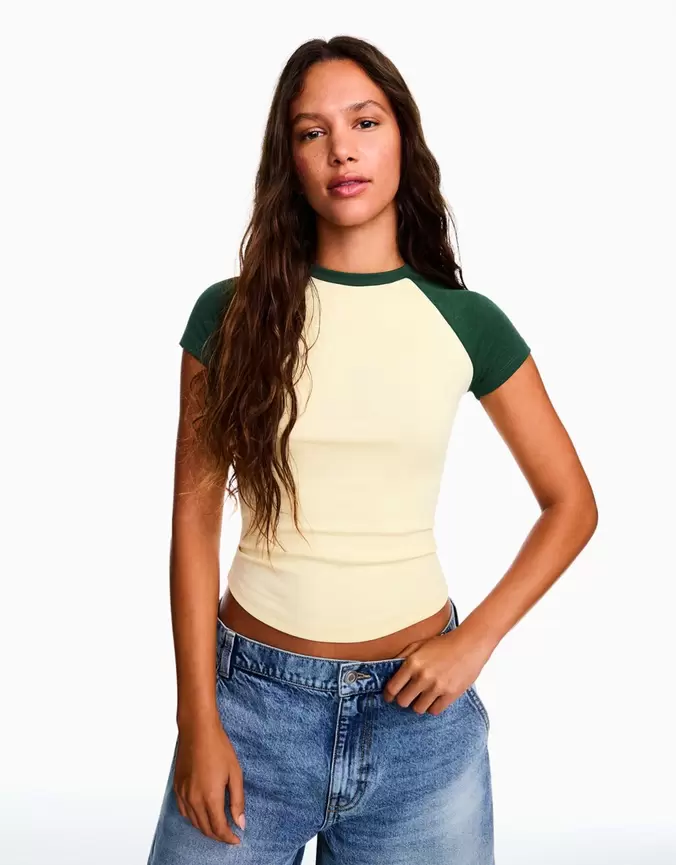 Dopasowana koszulka z rękawami typu raglan