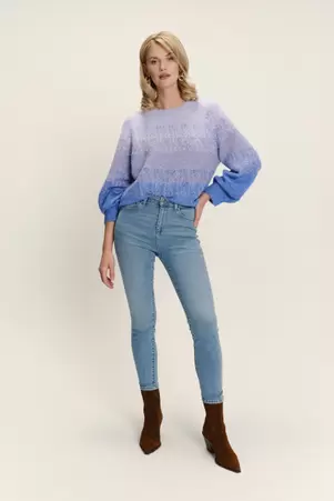 Jasnoniebieskie jeansy o fasonie skinny