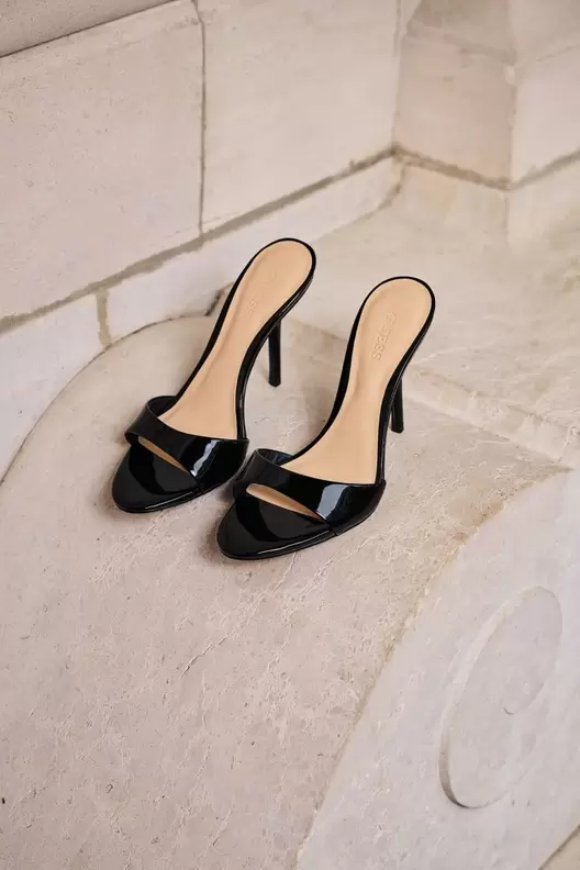 Leonie genuine leather sandals