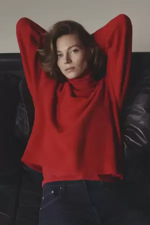 Efektowny czerwony sweter