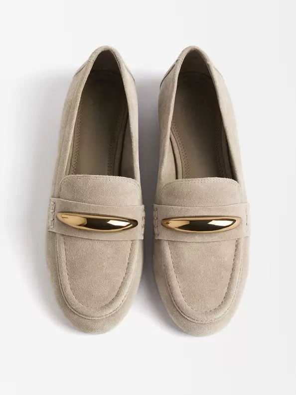 Leather moccasins with metallic detail