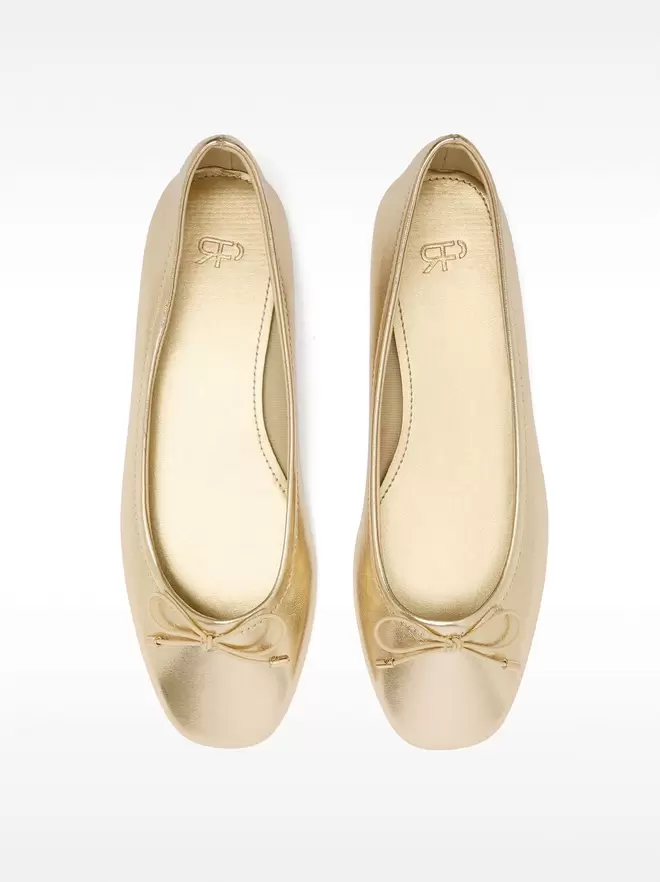 Ballet flats with bow