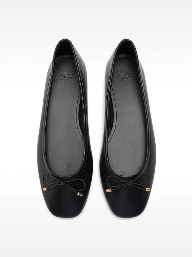 Ballet flats with bow