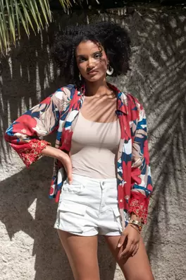 Camisa com Padrão e Renda