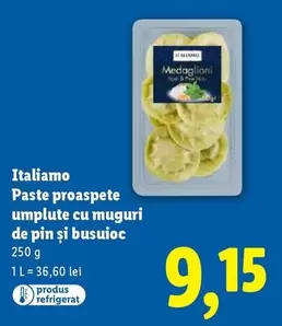 Paste proaspete umplute cu muguri de pin și busuioc